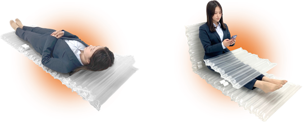 様々な使い方を示す２枚の画像。ベッドとして使う例。座椅子・クッションとして使う例。